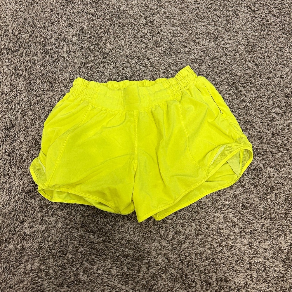 lululemon hotty hot LR 4" highlight yellow size 6